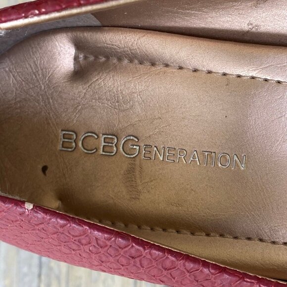 BCBGeneration Red Embossed Manmade Leather Wedges Women Size 9B 39 GUC - Picture 3 of 12